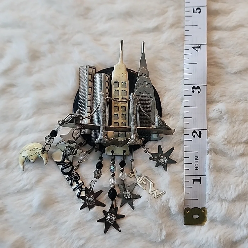 **Rare** Lunch At The Ritz NEW YORK CITY LIGHTS SKYLINE DRIVE Pin Brooch Pendant - Picture 1 of 13